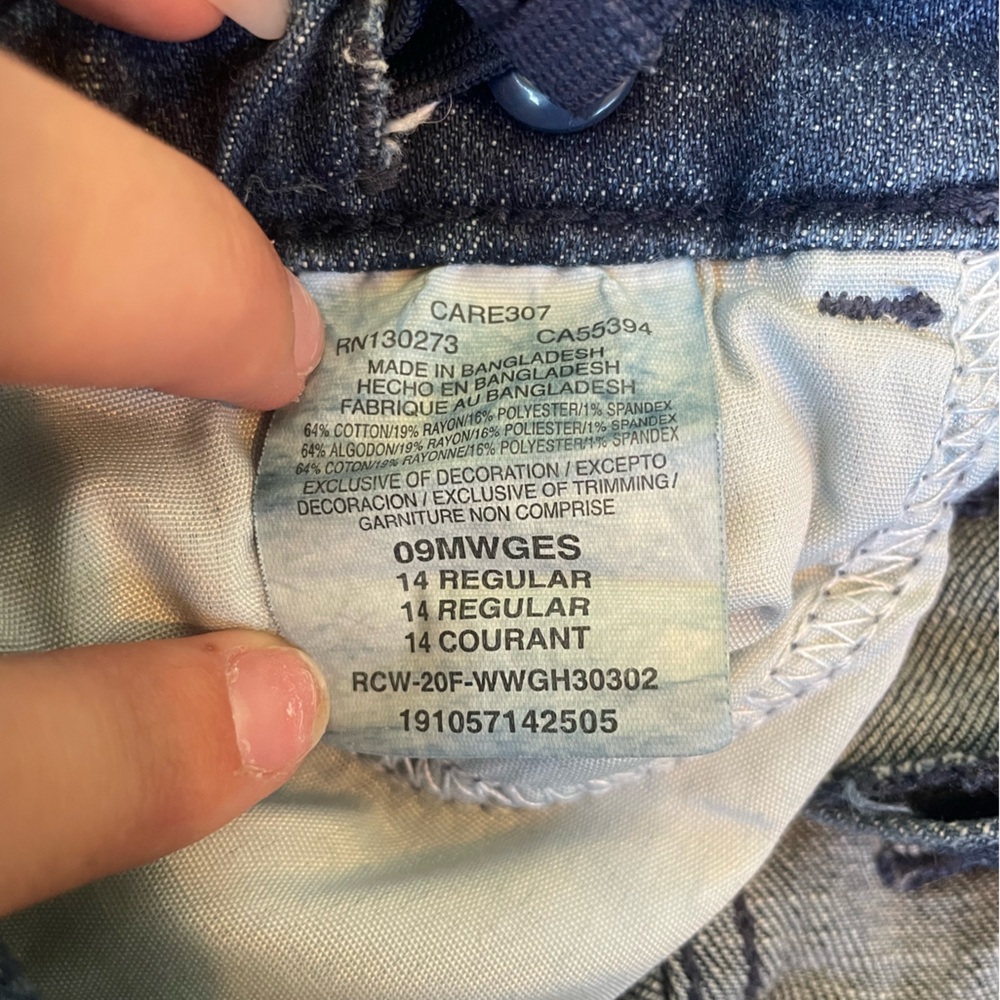 Wrangler girls kids bootcut regular jeans.
Barely worn.
Perfect condition. - Picture 3 of 3